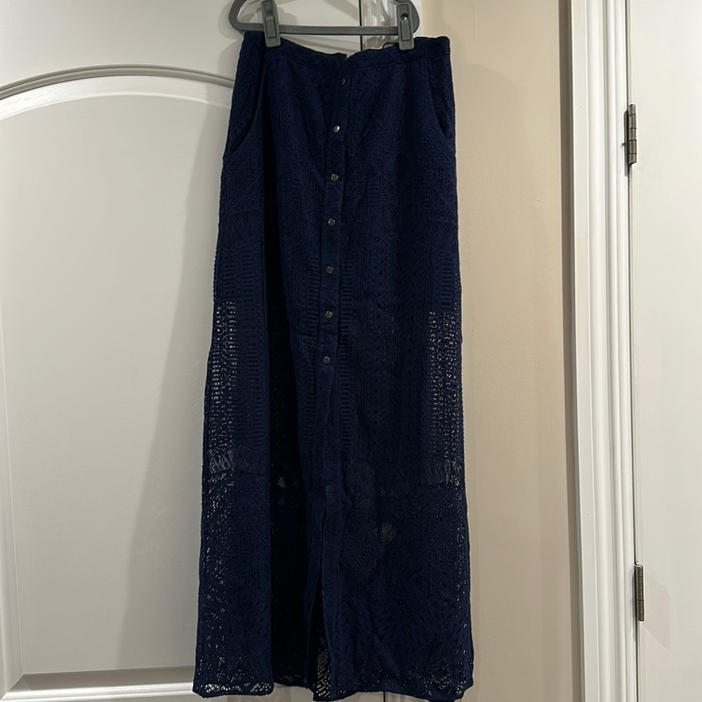 BCBGMAXAZRIA navy lace skirt size 2